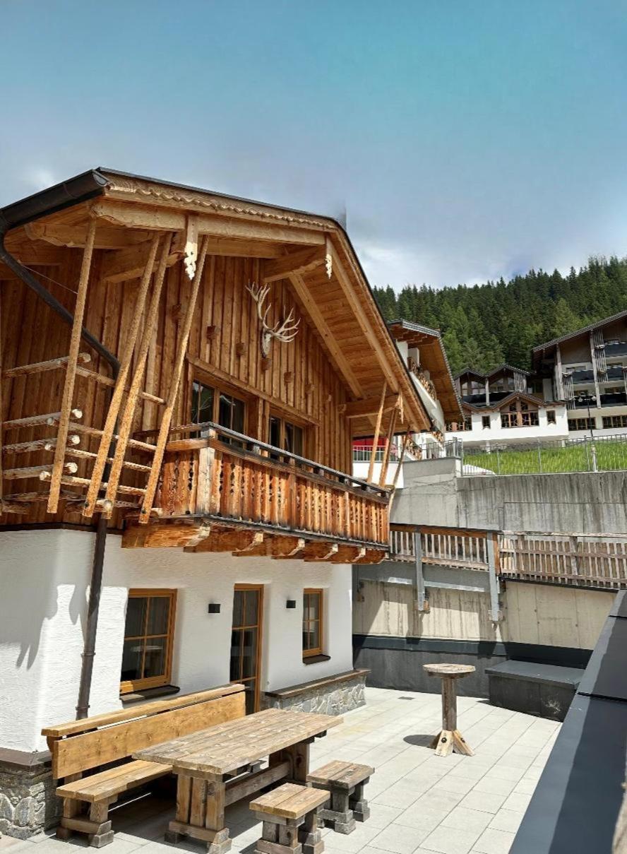 Firstpeak Chalets ツァウヘンゼー エクステリア 写真